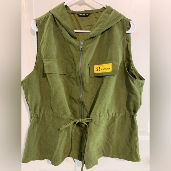 SHEIN 1XL Vest/top With hoodie, hunter green color, sleeveless, P2P 24 - Picture 1 of 3